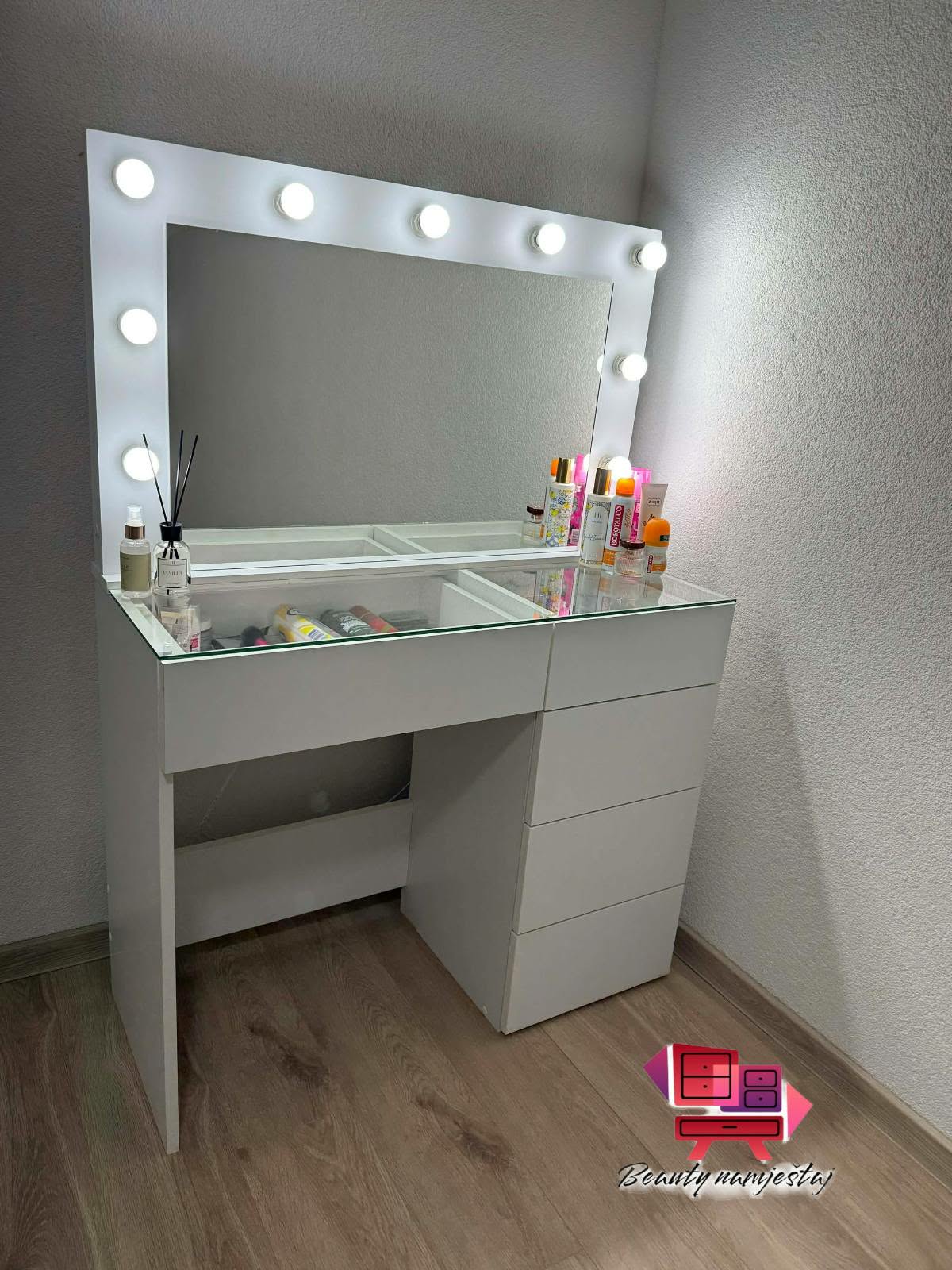 Touch Glass sto za sminkanje